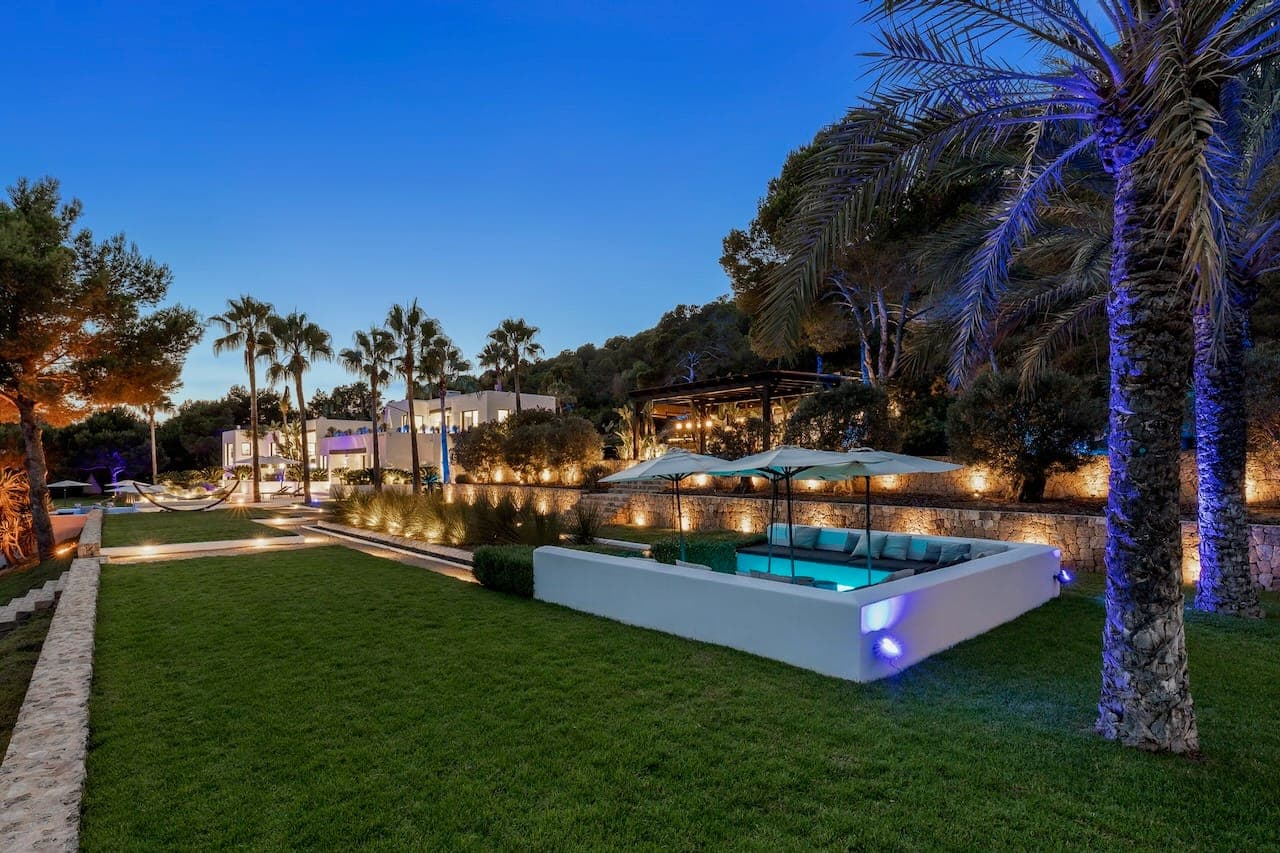 Dusk garden plunge pool daybed casa incendio ibiza spain padel
