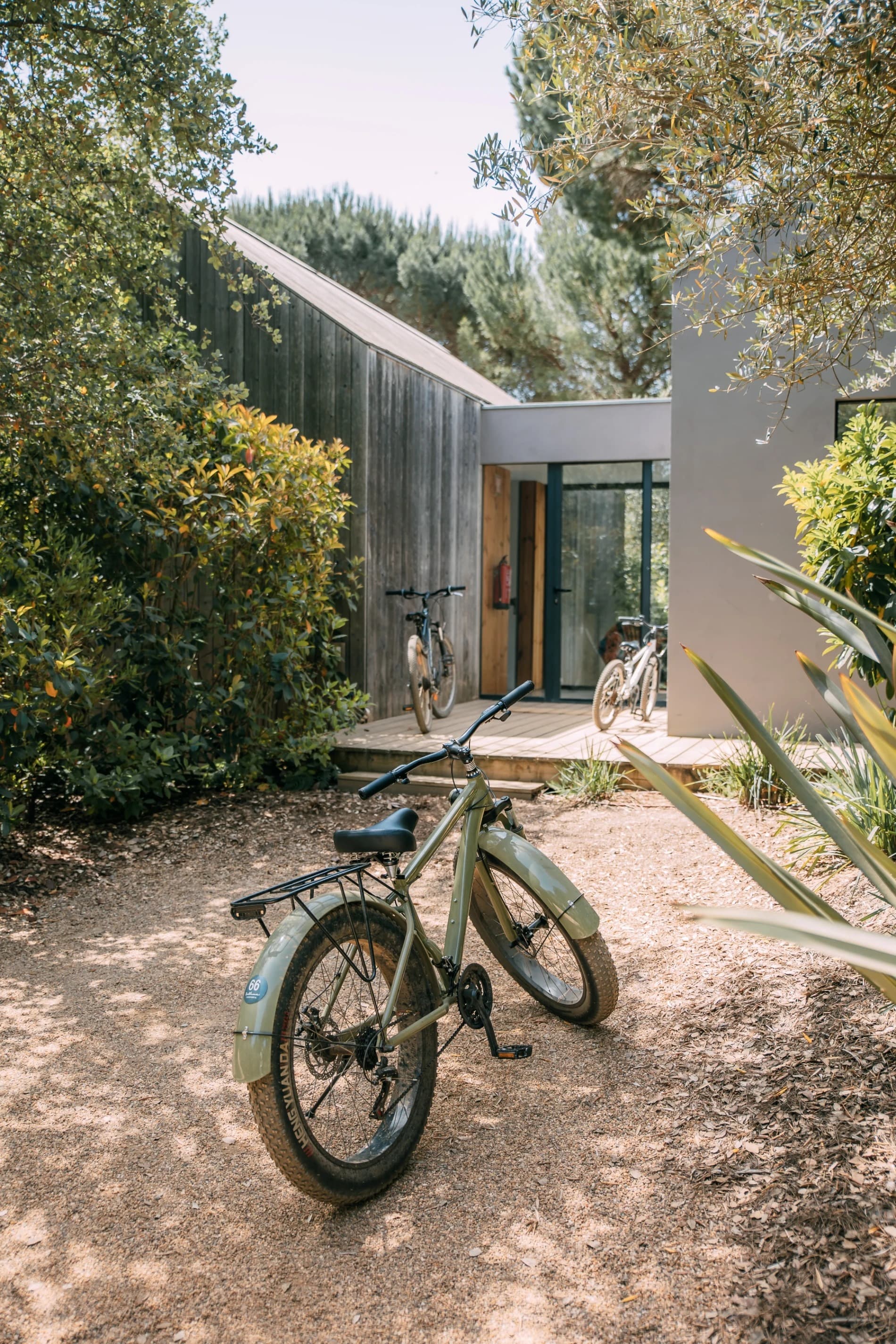 Bicycles cabin gravel path sublime comporta portugal padel