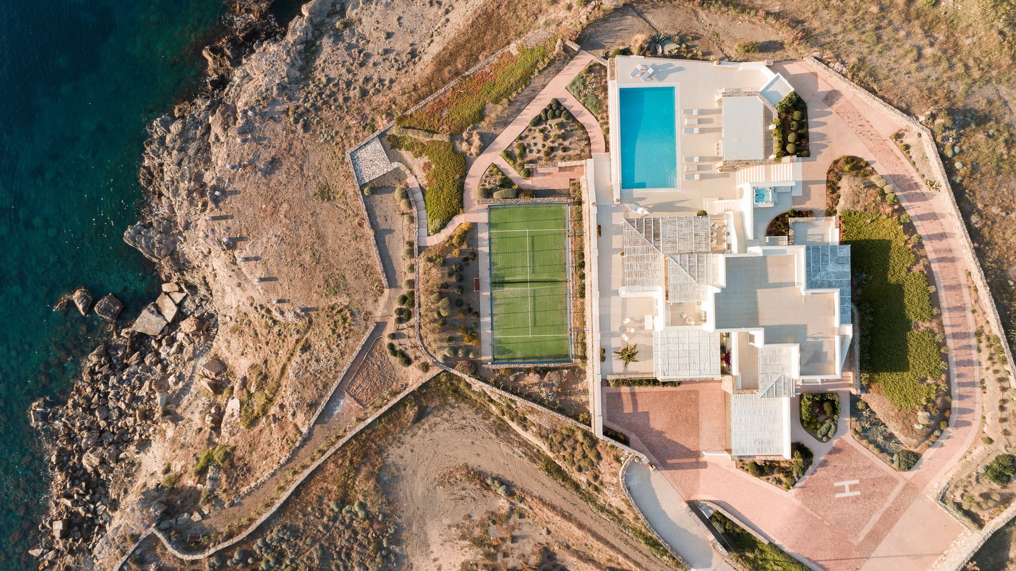 A padel court and a pool side by side, seen from directly above