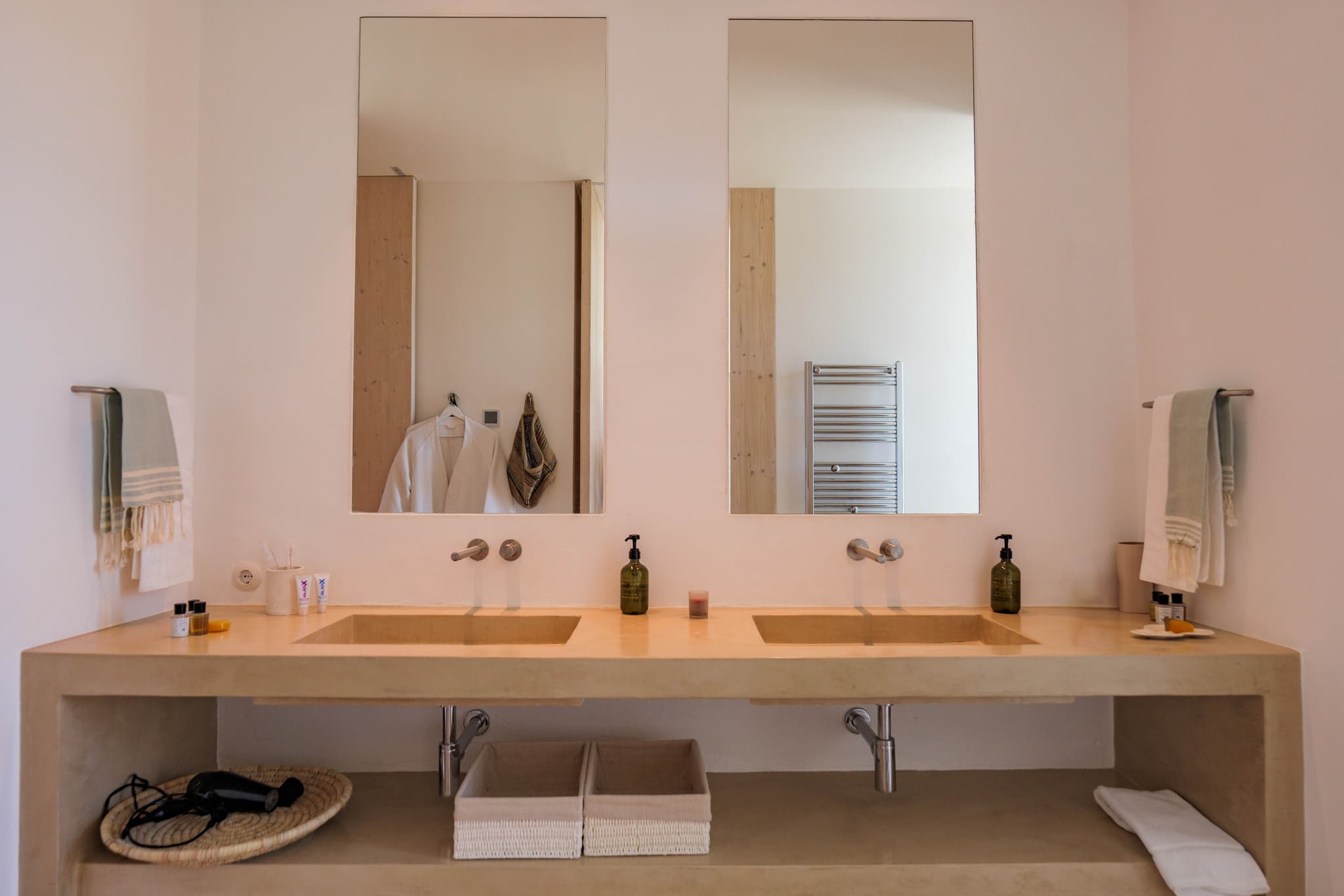 A double vanity under twin mirrors